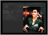 Joaquin Phoenix, zielona koszula