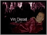Vin Diesel, czerwona koszula