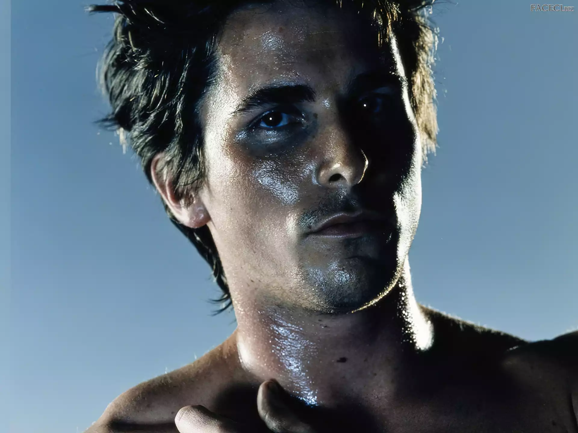 mokra twarz, Christian Bale