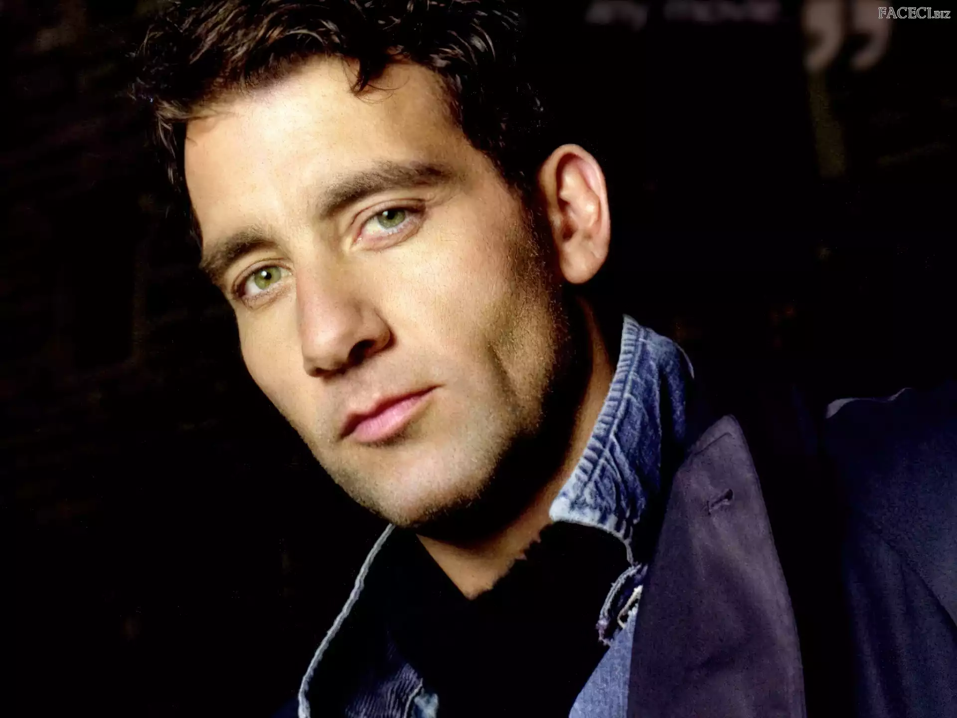 ciemne włosy, Clive Owen, zielone oczy