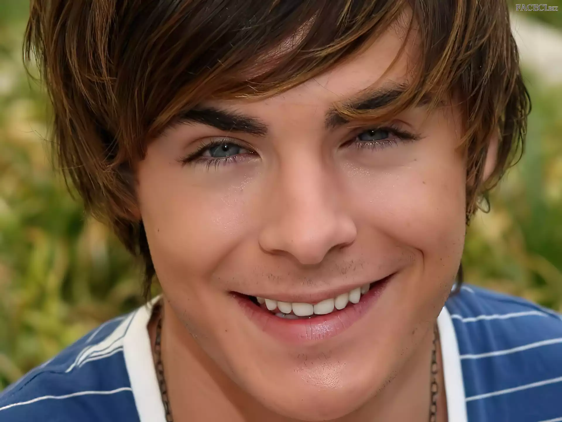 Zac Efron, Uśmiech