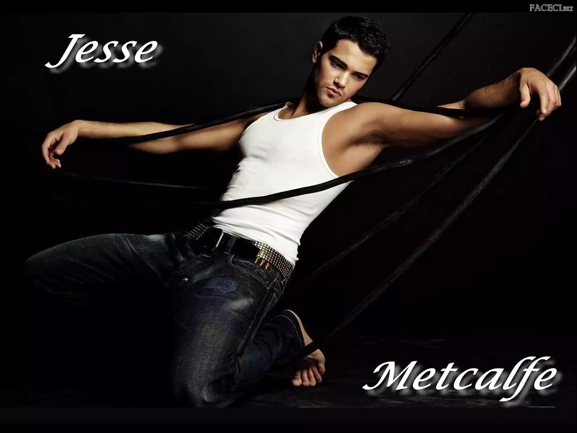 Jesse Metcalfe, biała koszulka