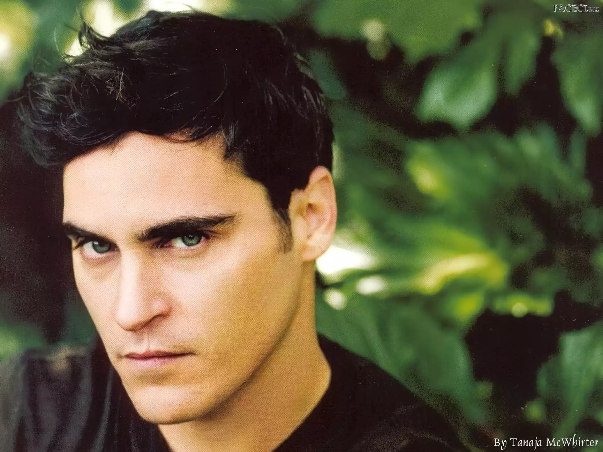 Joaquin Phoenix, czarne włosy