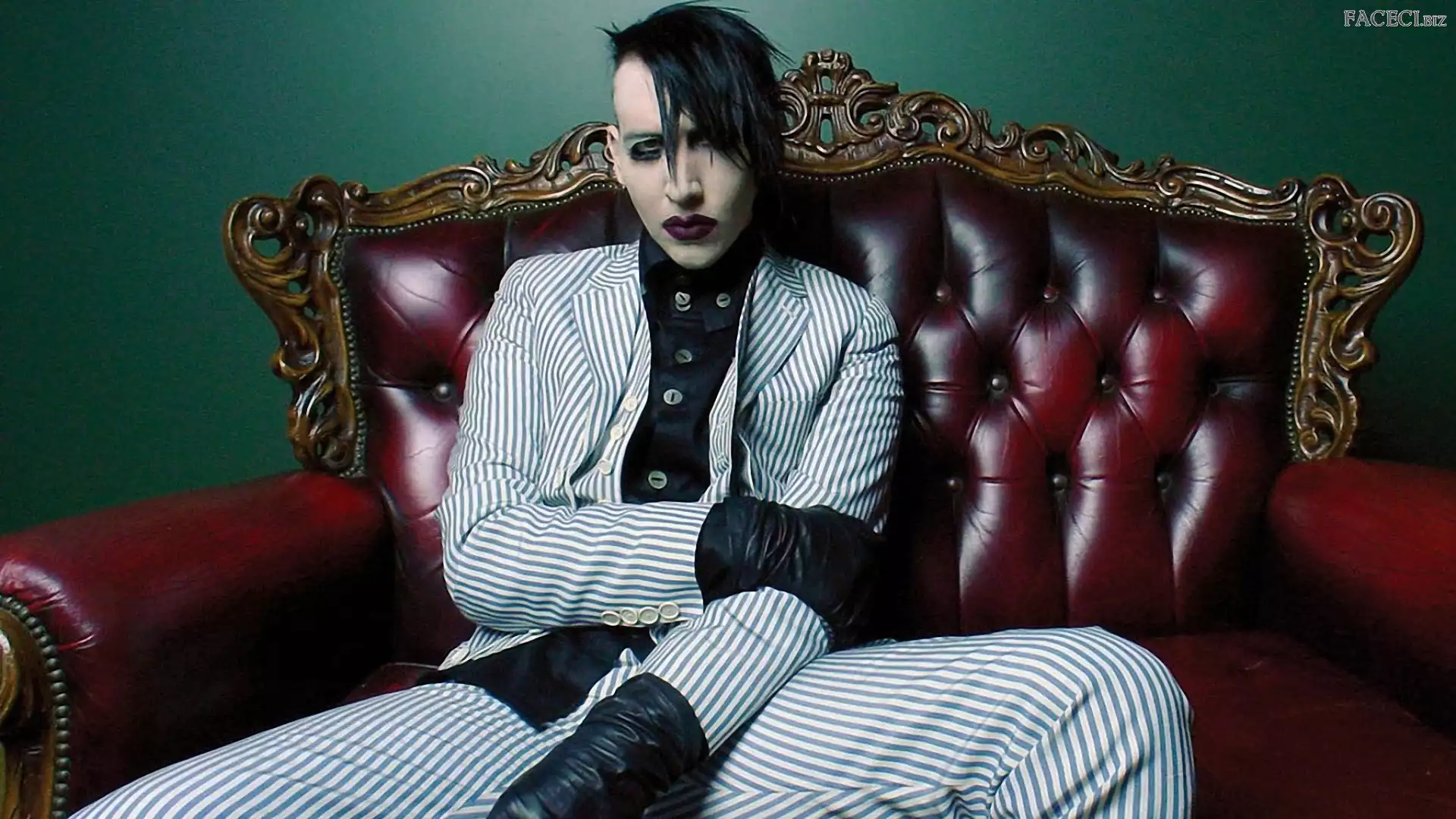 Kanapa, Mężczyzna, Marilyn Manson. Makijaż
