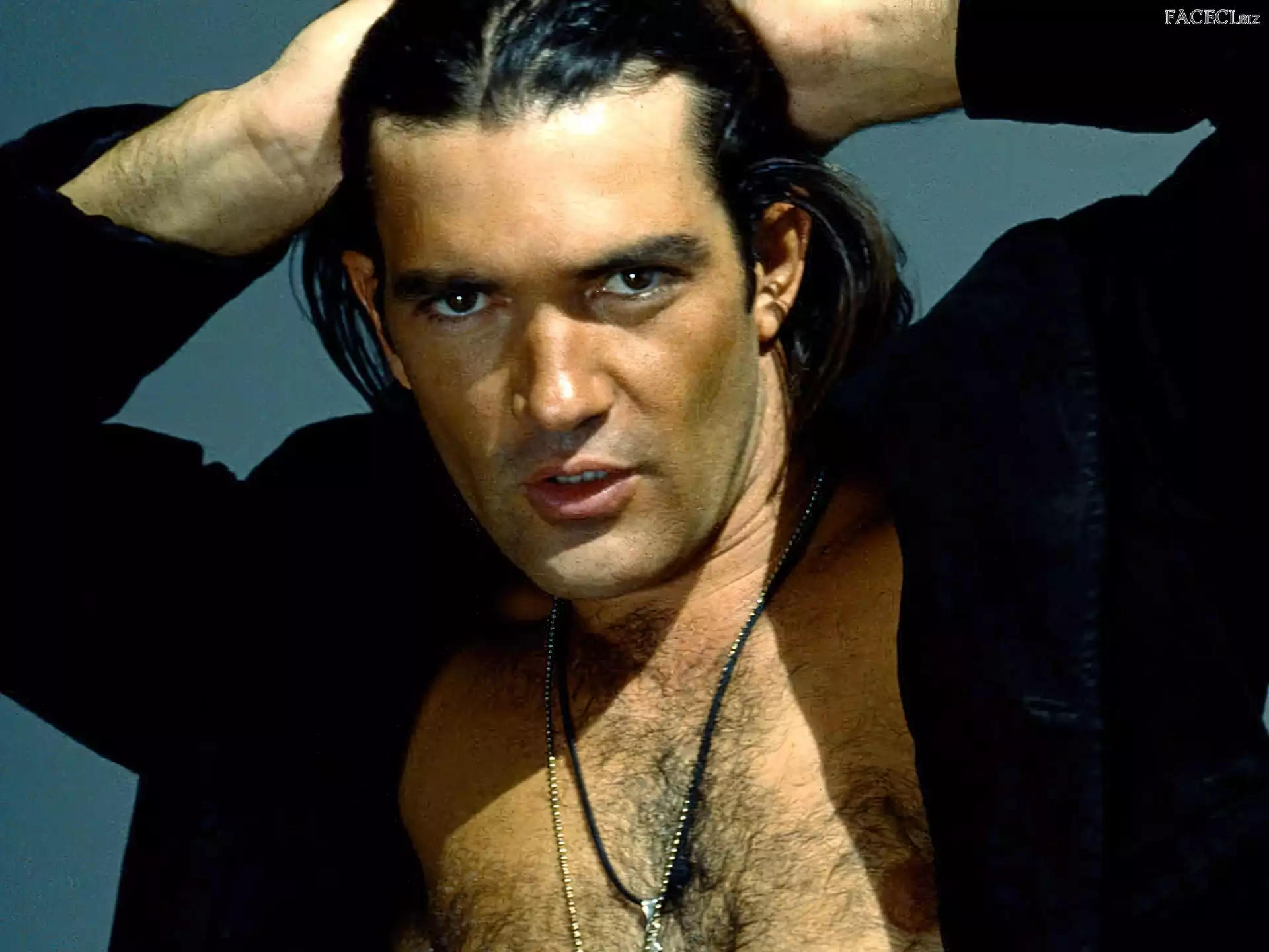 marynarka, Antonio Banderas, rozpięta