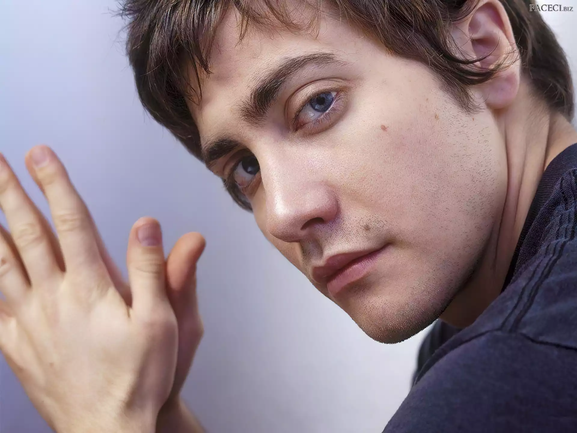 ręka, Jake Gyllenhaal, niebieskie oczy