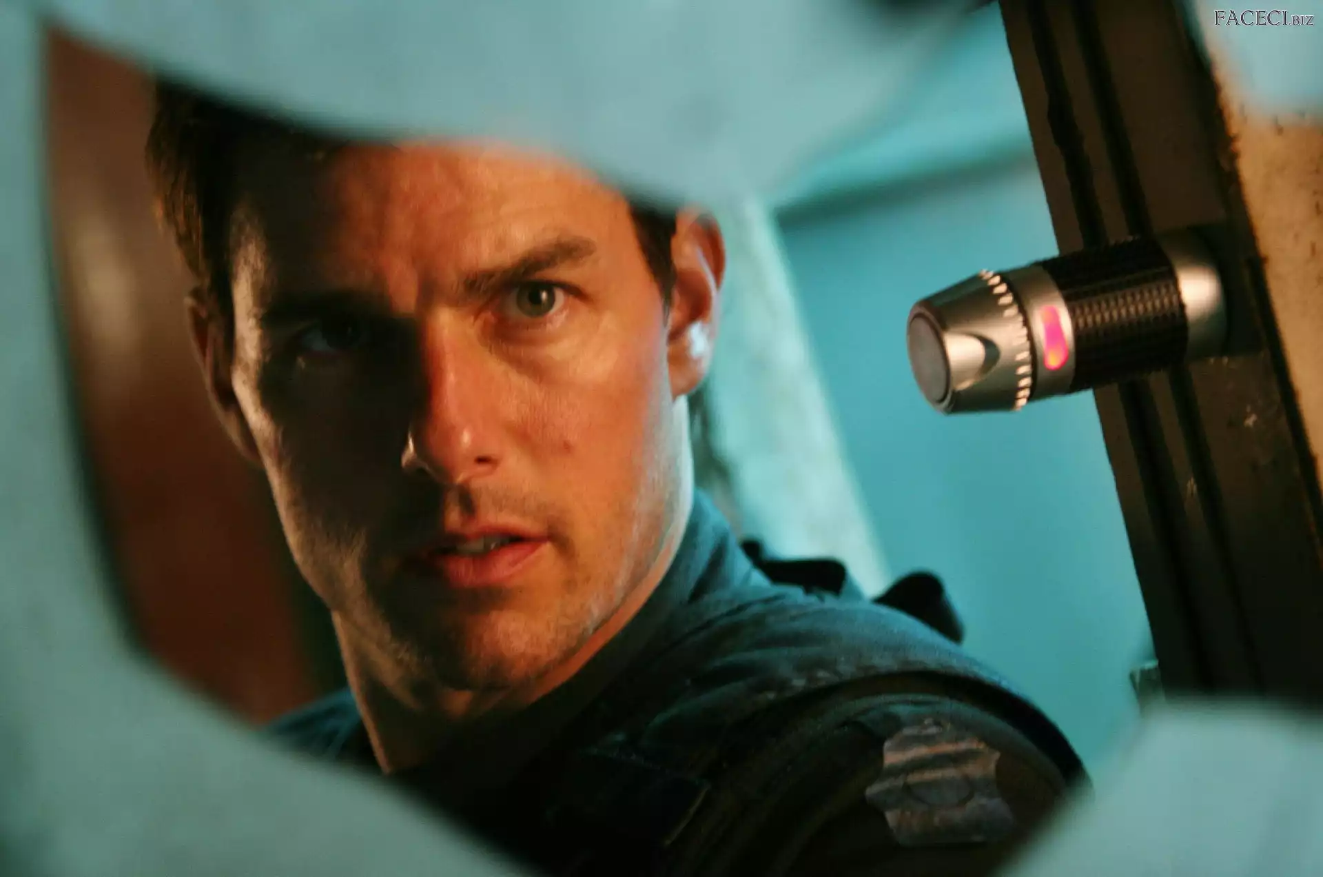Tom Cruise, czarny strój