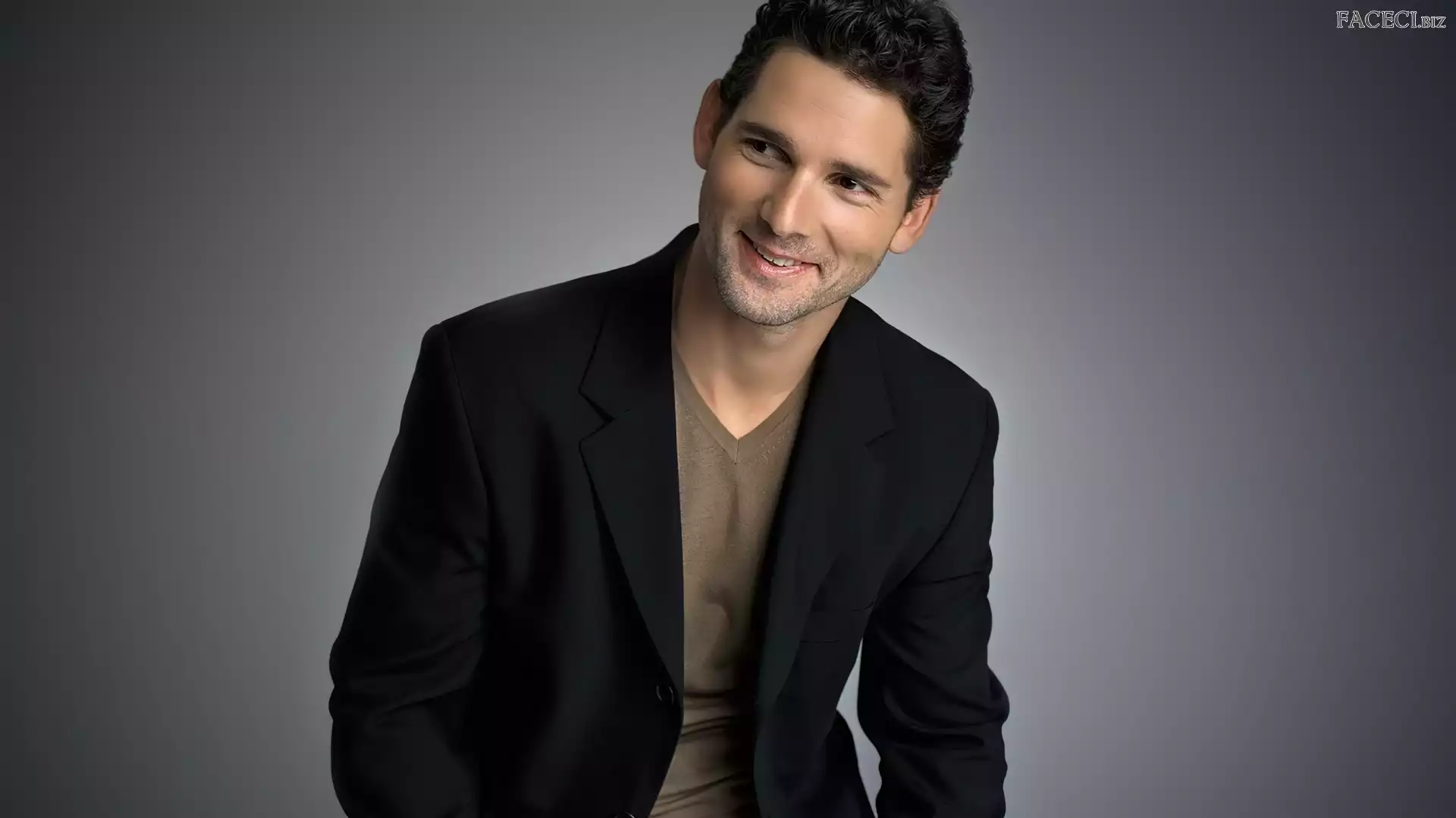 Uśmiech, Eric Bana, Aktor