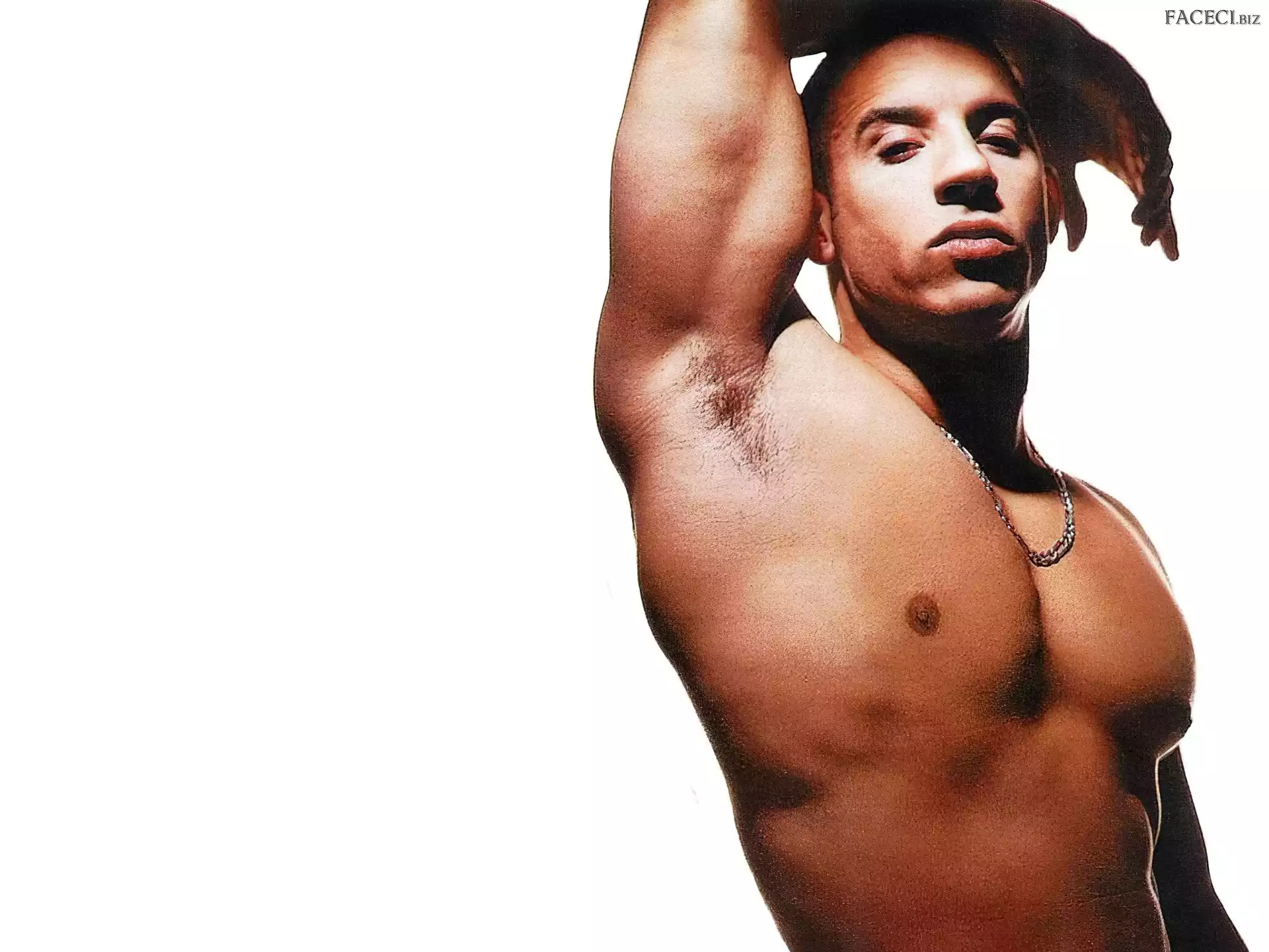 Vin Diesel, srebrny łańcuszek