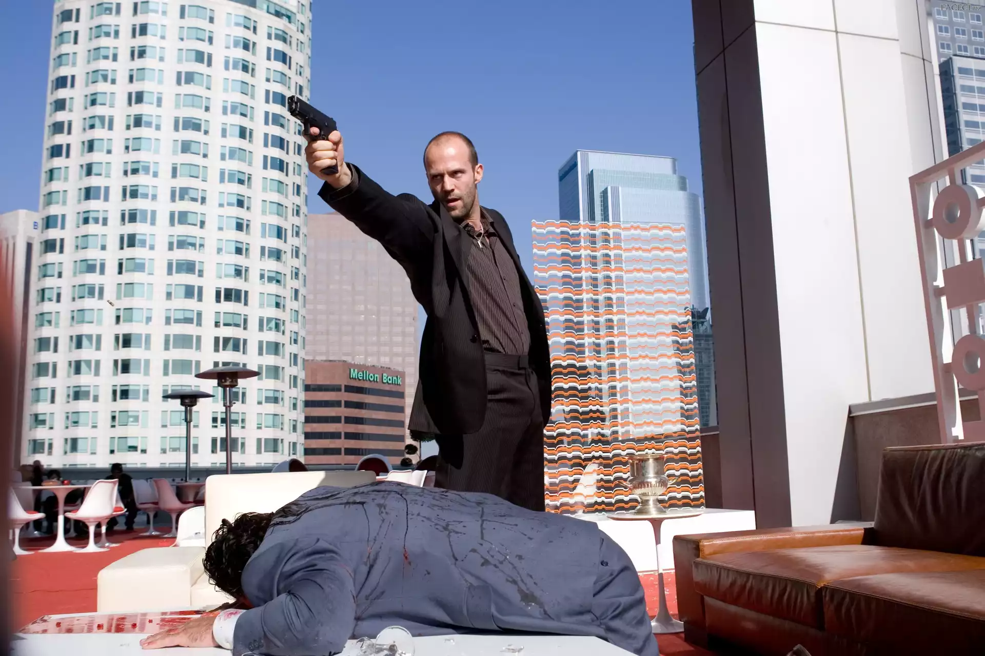 Wieżowce, Zabójstwo, Jason Statham, Pistolet