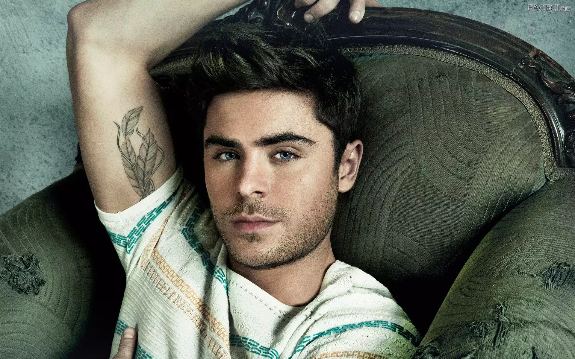 Zac Efron, Tatuaż, Mężczyzna, Fotel